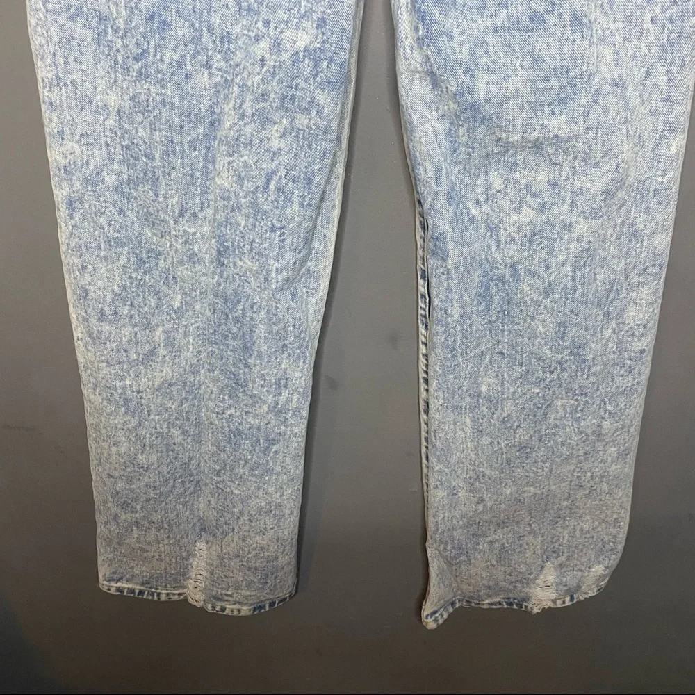 PrettyLittleThings Wide Leg Distressed Denim Acid Wash Jeans - Picture 6 of 8